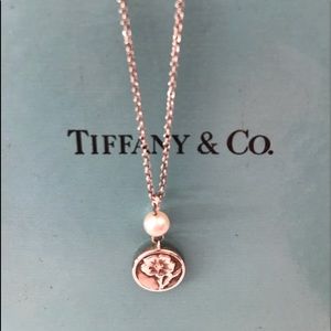 COPY - Tiffany & Co. 925 Flower & Pearl necklace